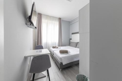 Twin Room with View image 5