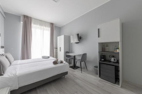 Triple Room with City View image 10