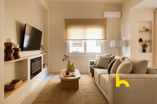 Luxurious Zen Retreat with Balcony and 300mbps WiFi, Atenas