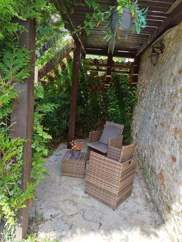 Appartement en pierre au calme in Вер-Сен-Дені