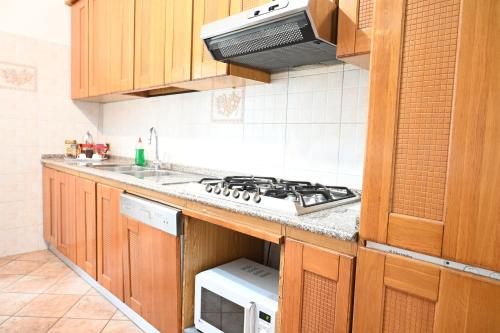 Marco's Apartment Colosseum, Рим (фото 9)