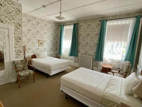 2 double beds