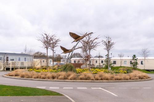 64 lancaster The lazy willow 3 bedroom hot tub caravan tattershall lakes