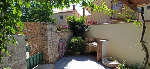 Weiße Feder in 沃德年