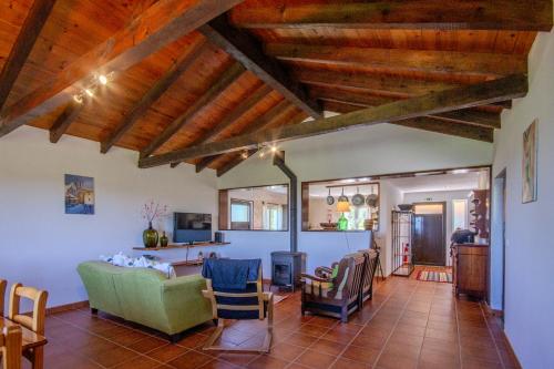 ห้องส่วนกลางสำหรับนั่งเล่น/ดูทีวี, Quinta dos Covais AL in ตาบัว