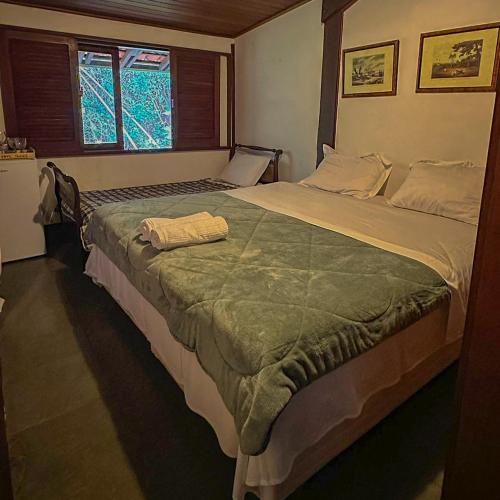 1 queen bed, 1 twin bed