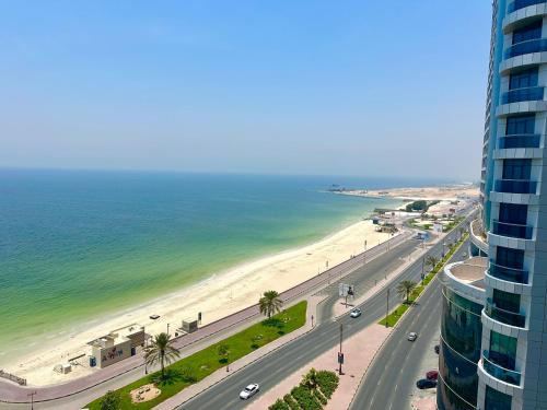 Luxury Corniche Residence 2 BHK pool gym wifi sea front Luxury Corniche Residence 2 BHK pool gym wifi sea front