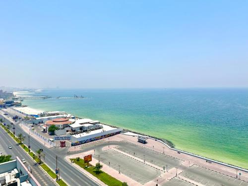 Luxury Corniche Residence 2 BHK pool gym wifi sea front Luxury Corniche Residence 2 BHK pool gym wifi sea front