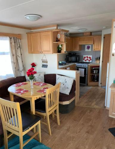 Lovley 3 bedroom Static Caravan in Clarach Bay in Clarach