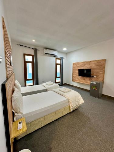 Private Rooms in Shared Beach Chalet - 1 in Sur