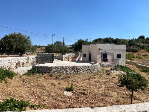 منزل مستقل لقضاء اجمل الاوقات بجبال عجلون in อัญลูน