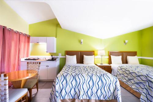 Warm Mineral Springs Motel - image 6