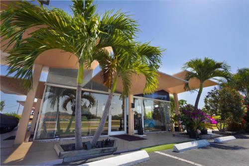 Warm Mineral Springs Motel - image 2