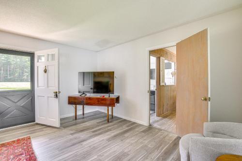 Skiing and Hiking Water-View Home in the Berkshires in Sheffield, USA