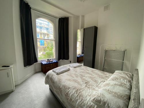 Bustling Western Apartment, London