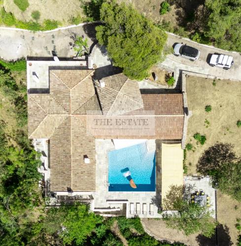 The Estate - Countryside Villa Getaway