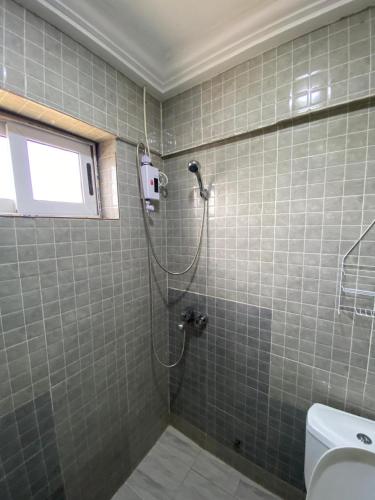 Big studio with balcony in Osu Accra, Accra (Foto 6)