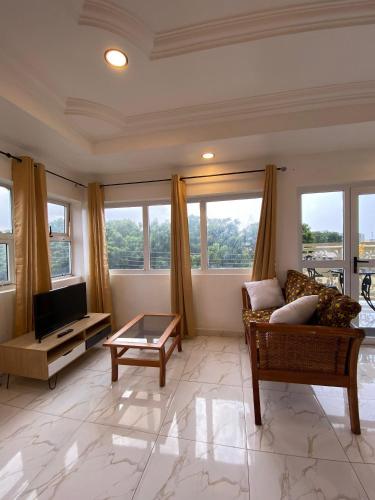 Big studio with balcony in Osu Accra, Accra (Foto 8)
