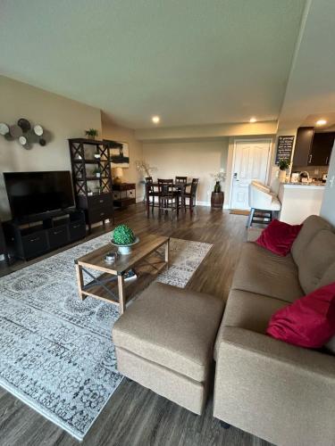 Spacious 2 Bedroom 2 Bathroom Apartment with Balcony in Uptown Charlotte! City Views & Free Parking! in Charlotte, USA