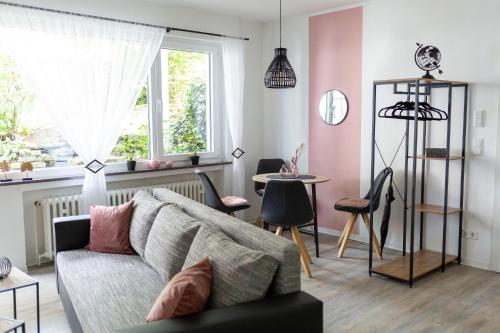 Létesítmények, BEST STAY moderne Stadtwohnungen in Hünfeld - Küche, Schlafsofa, Terrasse oder Balkon WLAN Smart TV (BEST STAY moderne Stadtwohnungen in Hunfeld - Kuche, Schlafsofa, Terrasse oder Balkon WLAN Smart TV) in Hunfeld