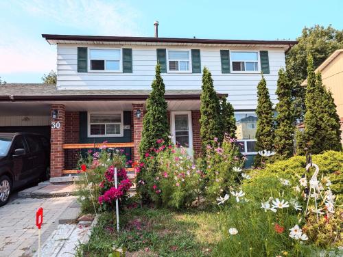 ทัศนียภาพภายนอกโรงแรม, Renovated Cozy Bedroom with Private washroom near สวนสัตว์โตรอนโต