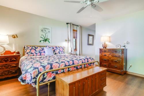 Sturgeon Bay Hideaway with Direct Water Access! - image 14