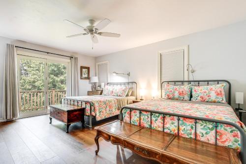 Sturgeon Bay Hideaway with Direct Water Access! - image 2