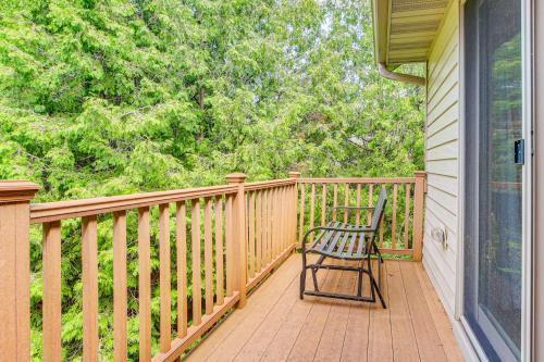 Sturgeon Bay Hideaway with Direct Water Access! - image 4