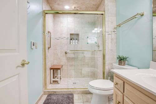 Sturgeon Bay Hideaway with Direct Water Access! - image 7