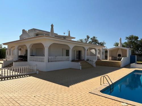 Facilities, Luxurious Villa Stardust with swimming pool & BBQ in Paderne