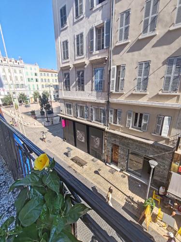 T3 Grand Balcon au coeur du vieux port, Марсель (фото 7)