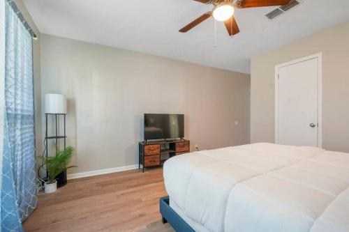 Paradise Cove - Fast Wi-fi - Quiet & Secure in Montgomery, USA