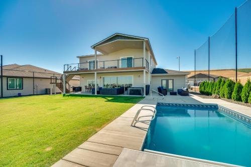 Hunt and Hike Potholes State Park Home Hot Tub