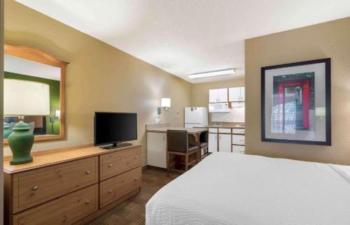 Extended Stay America Suites - Clearwater - Carillon Park in Clearwater, USA