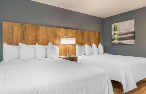 2 queen beds
