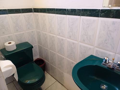 Single Room with Bathroom image 4