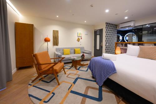 Superior King Room image 7