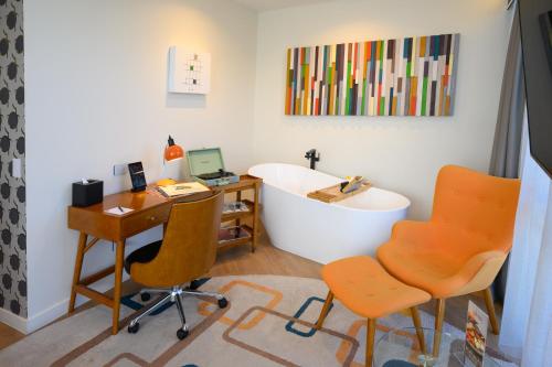 Suite image 8