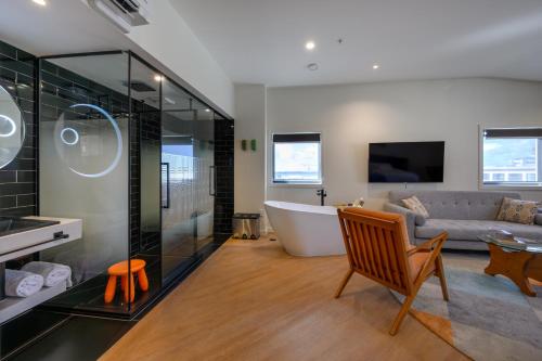 Premium Suite image 3