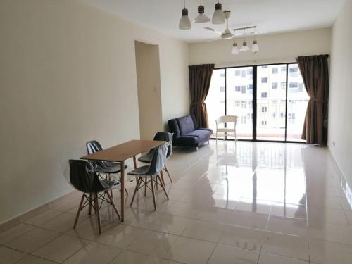 Standard Single Room with Shared Bathroom image 7