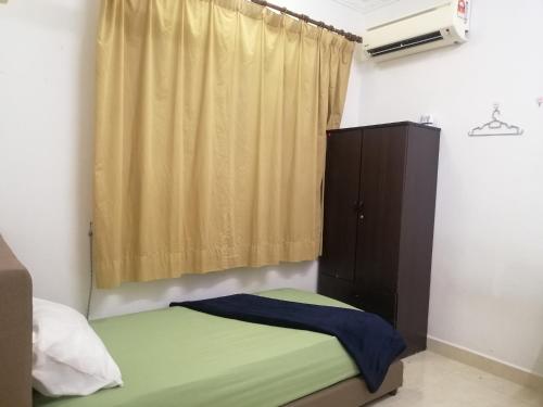 Standard Single Room with Shared Bathroom image 6