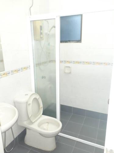 Standard Single Room with Shared Bathroom image 4