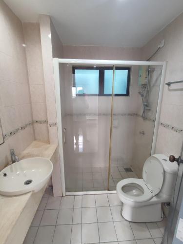 Single Room with Shared Bathroom room in SS GREY HOMESTAY Pelangi Utama