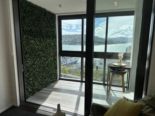 Brand New Lush Studio Apartment close to airport in มิรามาร์