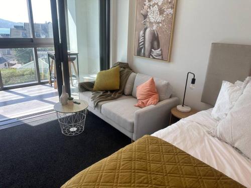 Brand New Lush Studio Apartment close to airport in มิรามาร์