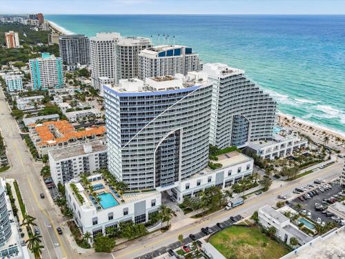 FLL W Residence Penthouse AMAZING birds eye views! - image 5