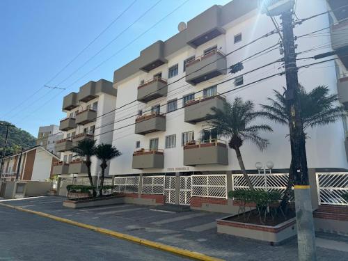 Apto. Ubatuba Praia Grande 2qts 2ban a 100m do mar