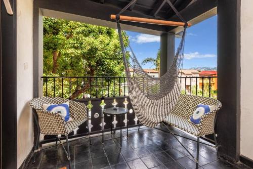 Exclusive Luxury 2BR Residence with Private Patio in Los Angeles, USA