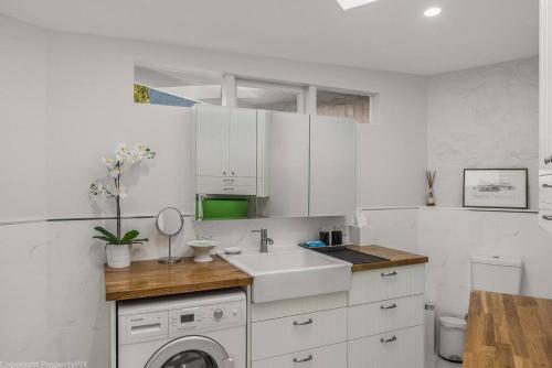 Warm Inviting, and Luxurious The Manor, Sandy Bay (Foto 8)
