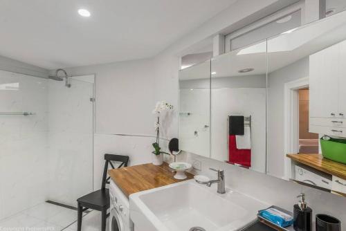 Warm Inviting, and Luxurious The Manor, Sandy Bay (Foto 9)